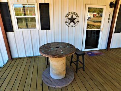 Almost new Cabin at Beautiful Lake Brownwood - image 4