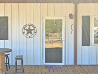 Almost new Cabin at Beautiful Lake Brownwood - image 5