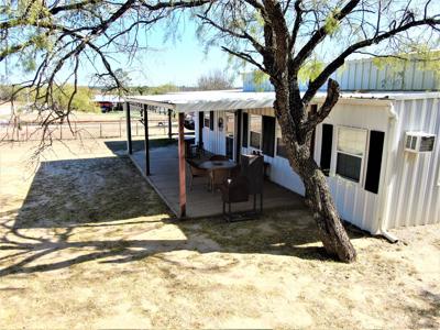 Almost new Cabin at Beautiful Lake Brownwood - image 33