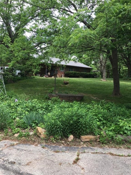 Nice Ranch Home on Hard to Find Acreage Near Savannah, MO