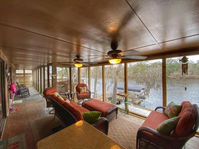 Suwannee River Waterfront! - image 16