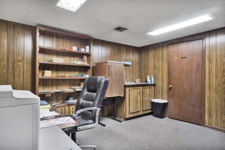 Commercial Property On Land Outside City Limits - image 15