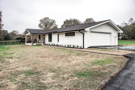 One Level Farmhouse For Sale in Leipers Fork! - image 2