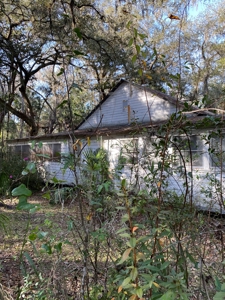 Rare Jewel: Historic Florida Cracker Home - image 2