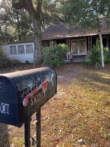 Rare Jewel: Historic Florida Cracker Home - image 3