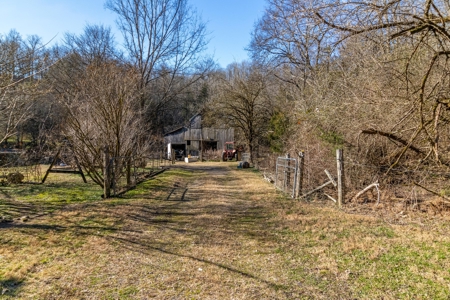 Hunting Riverfront Farm For Sale in Belvidere Tennessee - image 13