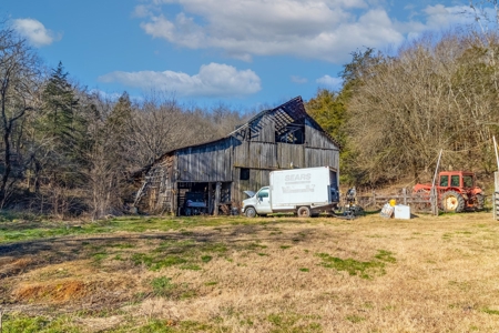Hunting Riverfront Farm For Sale in Belvidere Tennessee - image 11