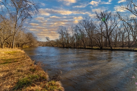 Hunting Riverfront Farm For Sale in Belvidere Tennessee - image 18