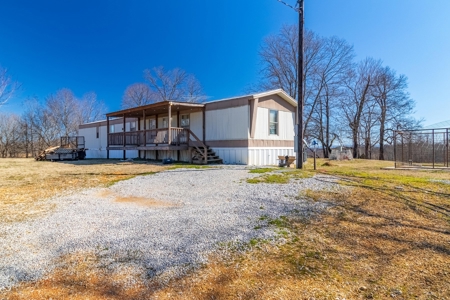 Hunting Riverfront Farm For Sale in Belvidere Tennessee - image 19
