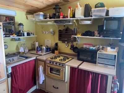 Cabin on 40+ Acres in Cathedral Peak Ranch Near Public Land - image 11