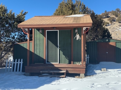 Cabin on 40+ Acres in Cathedral Peak Ranch Near Public Land - image 4