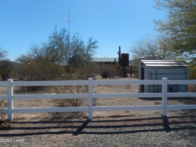 Salome, AZ Home on 1 Acre Lot with detached garage and well - image 3