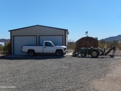 Salome, AZ Home on 1 Acre Lot with detached garage and well - image 4