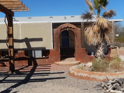Salome, AZ Home on 1 Acre Lot with detached garage and well - image 7