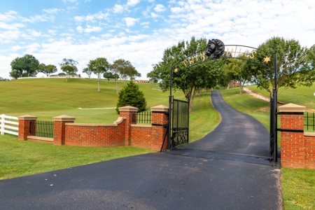 Tennessee Estate with Farm Land & Guest House for Sale - image 2