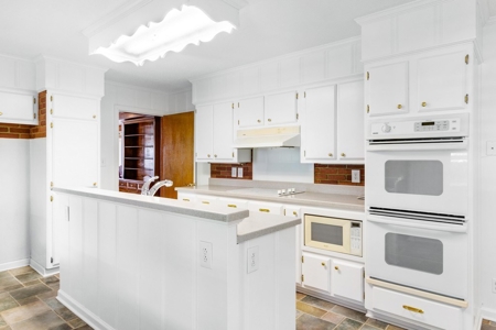 Tennessee Estate with Farm Land & Guest House for Sale - image 40
