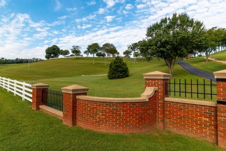 Tennessee Estate with Farm Land & Guest House for Sale - image 3