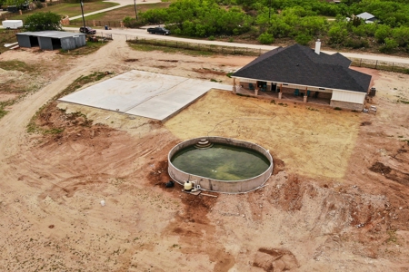 New beautiful home outside city limits in San Angelo, TX - image 13