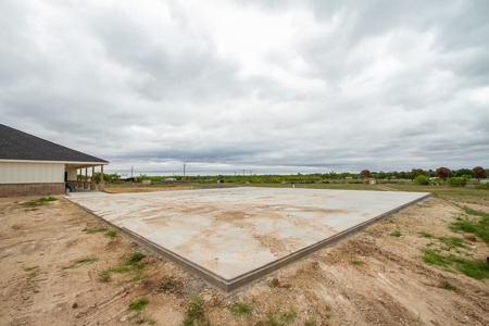 New beautiful home outside city limits in San Angelo, TX - image 37