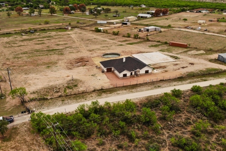 New beautiful home outside city limits in San Angelo, TX - image 25
