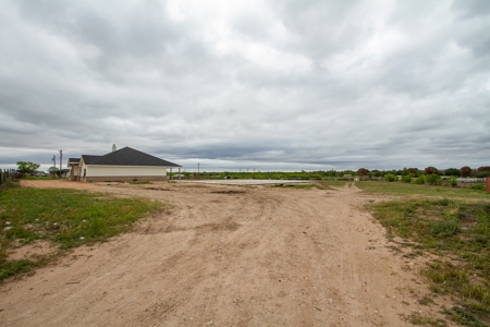 New beautiful home outside city limits in San Angelo, TX - image 21