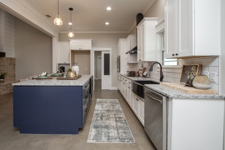 New beautiful home outside city limits in San Angelo, TX - image 33