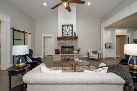 New beautiful home outside city limits in San Angelo, TX - image 6