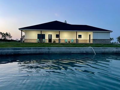 New beautiful home outside city limits in San Angelo, TX - image 47