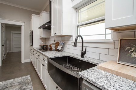 New beautiful home outside city limits in San Angelo, TX - image 10