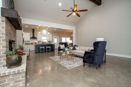 New beautiful home outside city limits in San Angelo, TX - image 36