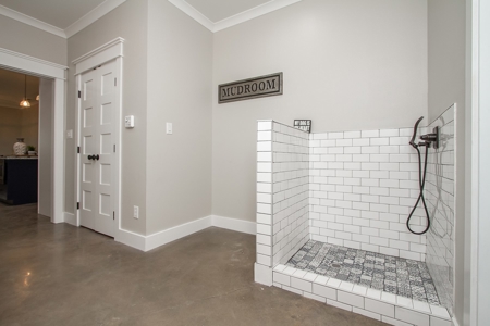 New beautiful home outside city limits in San Angelo, TX - image 22