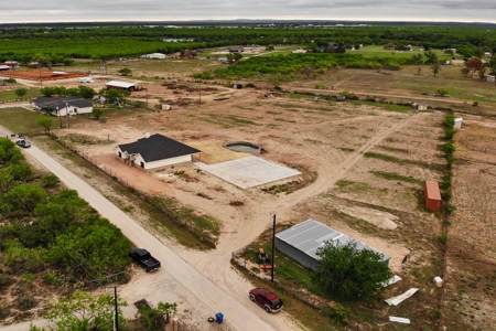 New beautiful home outside city limits in San Angelo, TX - image 44