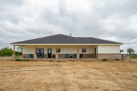 New beautiful home outside city limits in San Angelo, TX - image 42