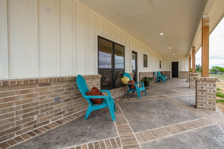 New beautiful home outside city limits in San Angelo, TX - image 16