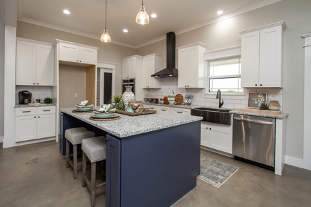 New beautiful home outside city limits in San Angelo, TX - image 34