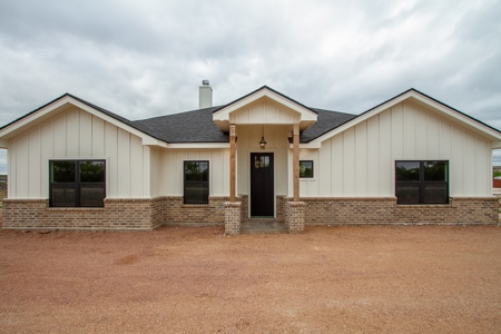 New beautiful home outside city limits in San Angelo, TX - image 11