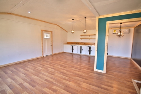 Country Home on 10 Acres in the Ozarks - image 4