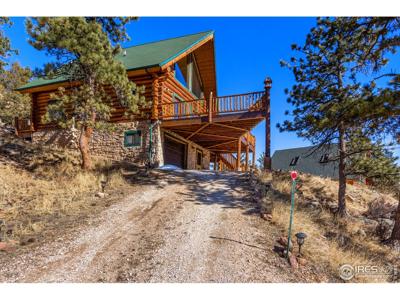 Beautiful Views From This Mountain Log Home - image 2