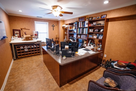 Turn Key Flex Space in San Antonio! - image 4