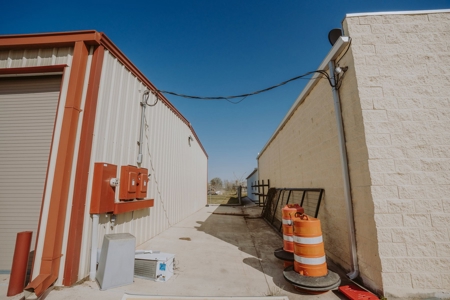 Turn Key Flex Space in San Antonio! - image 10