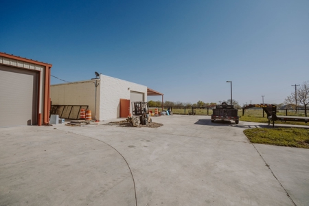 Turn Key Flex Space in San Antonio! - image 23