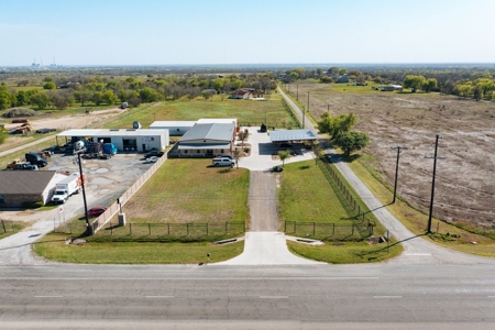 Turn Key Flex Space in San Antonio! - image 1