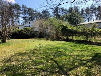 Lake area home with large garage for sale near Burnside Ky. - image 9