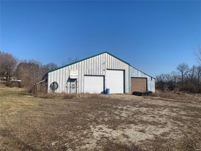 4 Bay Commercial Garage With Hwy. Oo Frontage: - image 4