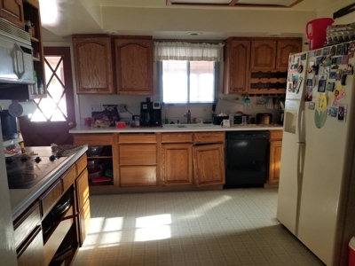 Country Home with Garage, Carport, Sunroom, Views & Acreage - image 16