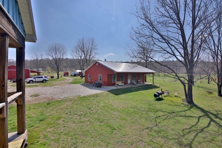 Beautiful Farm in the Ozarks - image 28