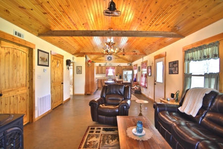 Beautiful Farm in the Ozarks - image 13