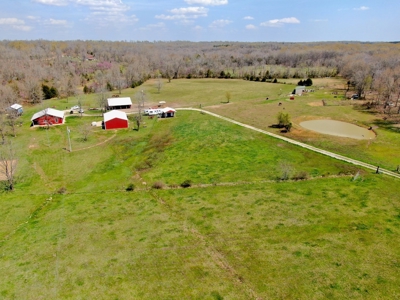 Beautiful Farm in the Ozarks - image 48