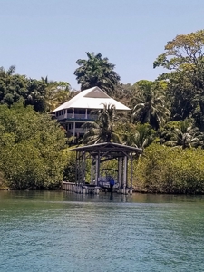 Coastal Caribbean Off Grid Home in Bocas del Toro, Panama - image 1