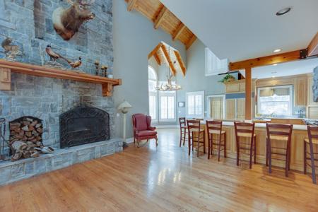 Luxury Mountain Home For Sale - image 32